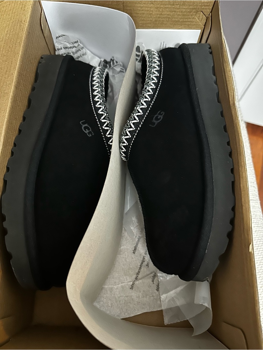 UGG Tasman